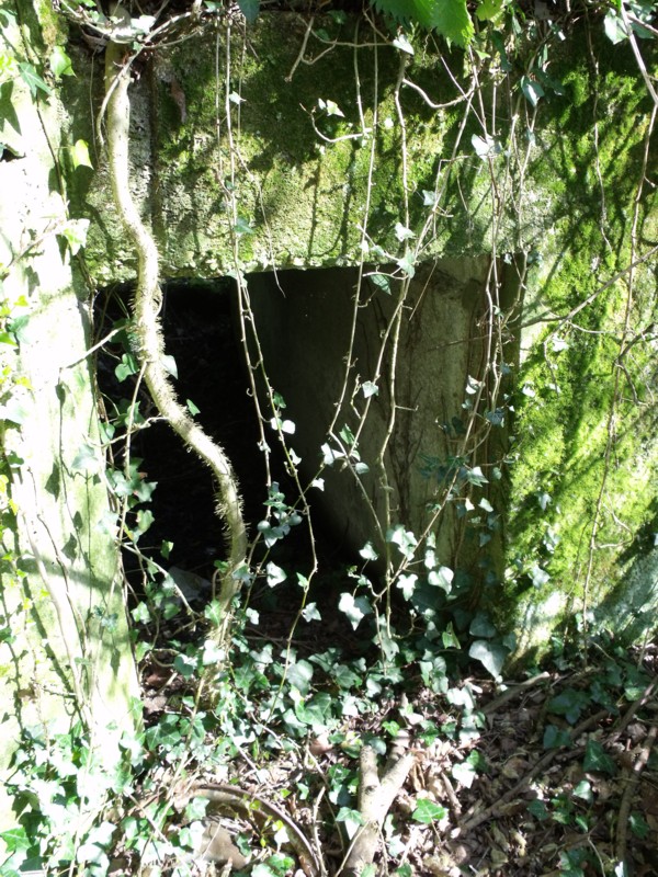 EAST STOKE TYPE 22 PILLBOX PROTECTED ENTRANCE